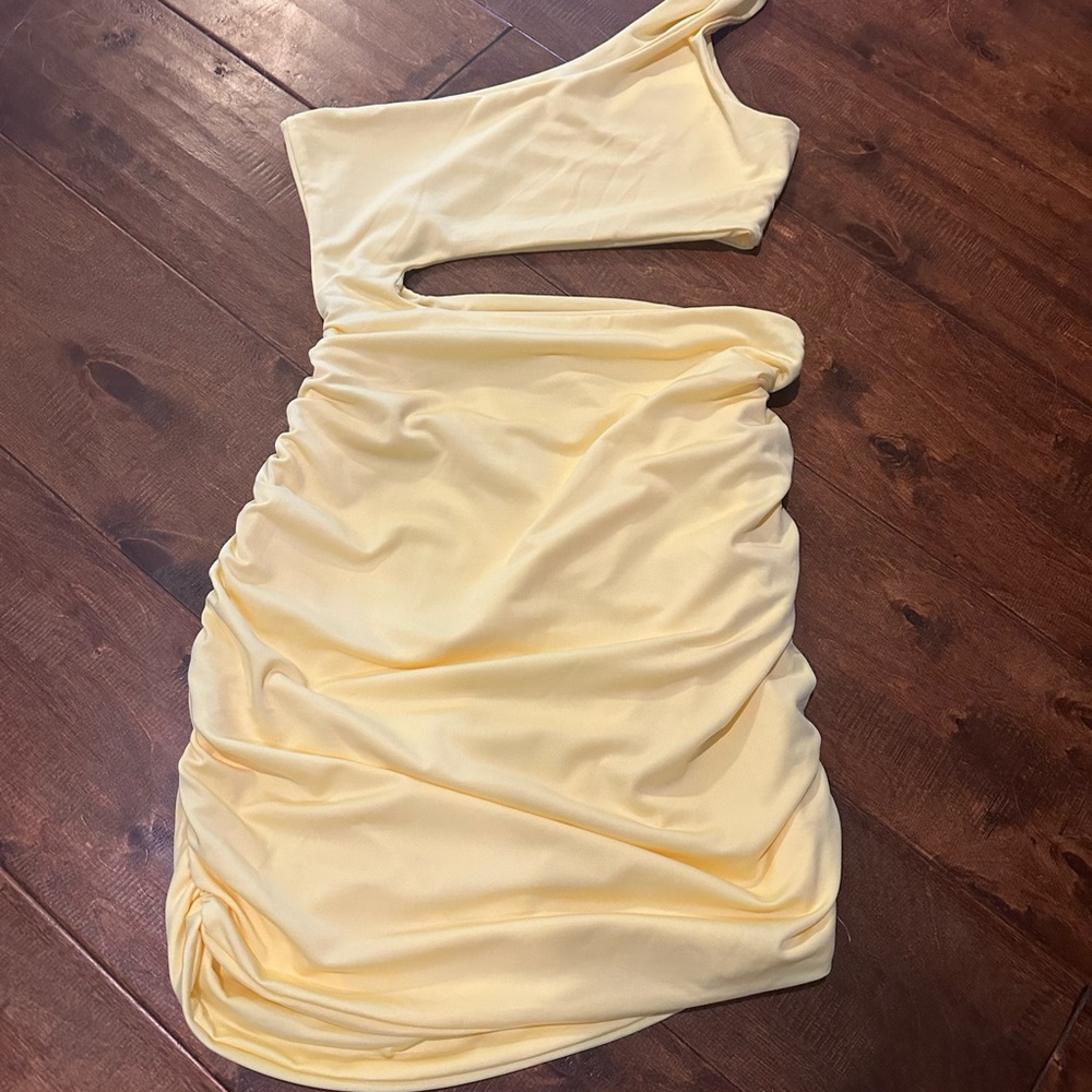 One-Shoulder Cutout Ruched Mini Dress - Cream Yellow